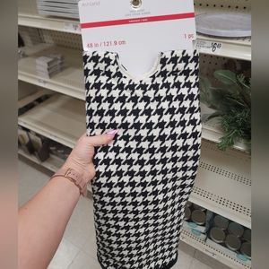 Ashland houndstooth tree skirt